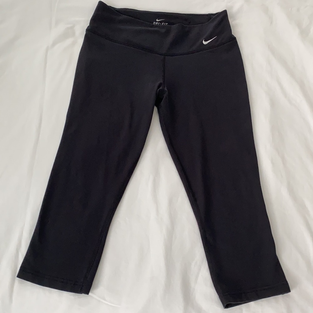 ⚫️ Nike Women’s Legend 2.0 Capri Leggings ⚫️